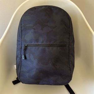 Lo & Sons Black Camo Travel Bag